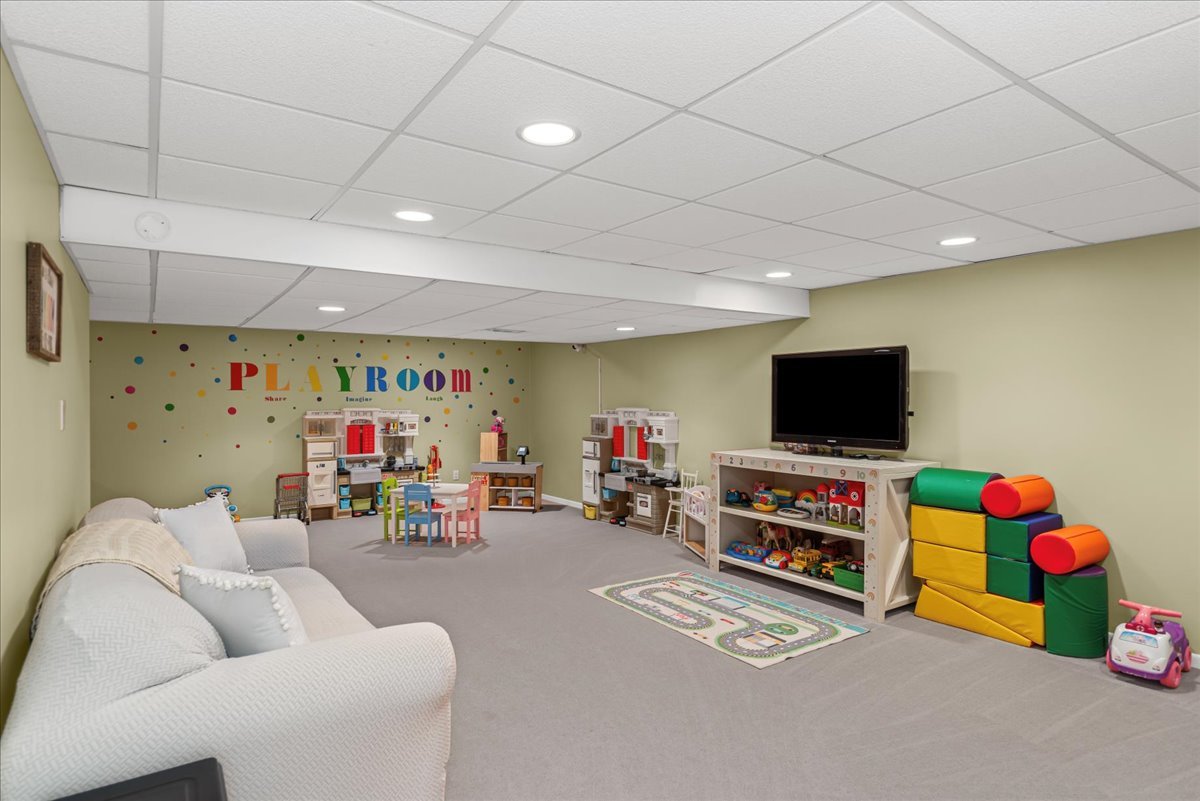 11111 Huron Drive Spring Grove, IL 60081 - Photo 14 of 20 a room with furniture and a flat screen tv