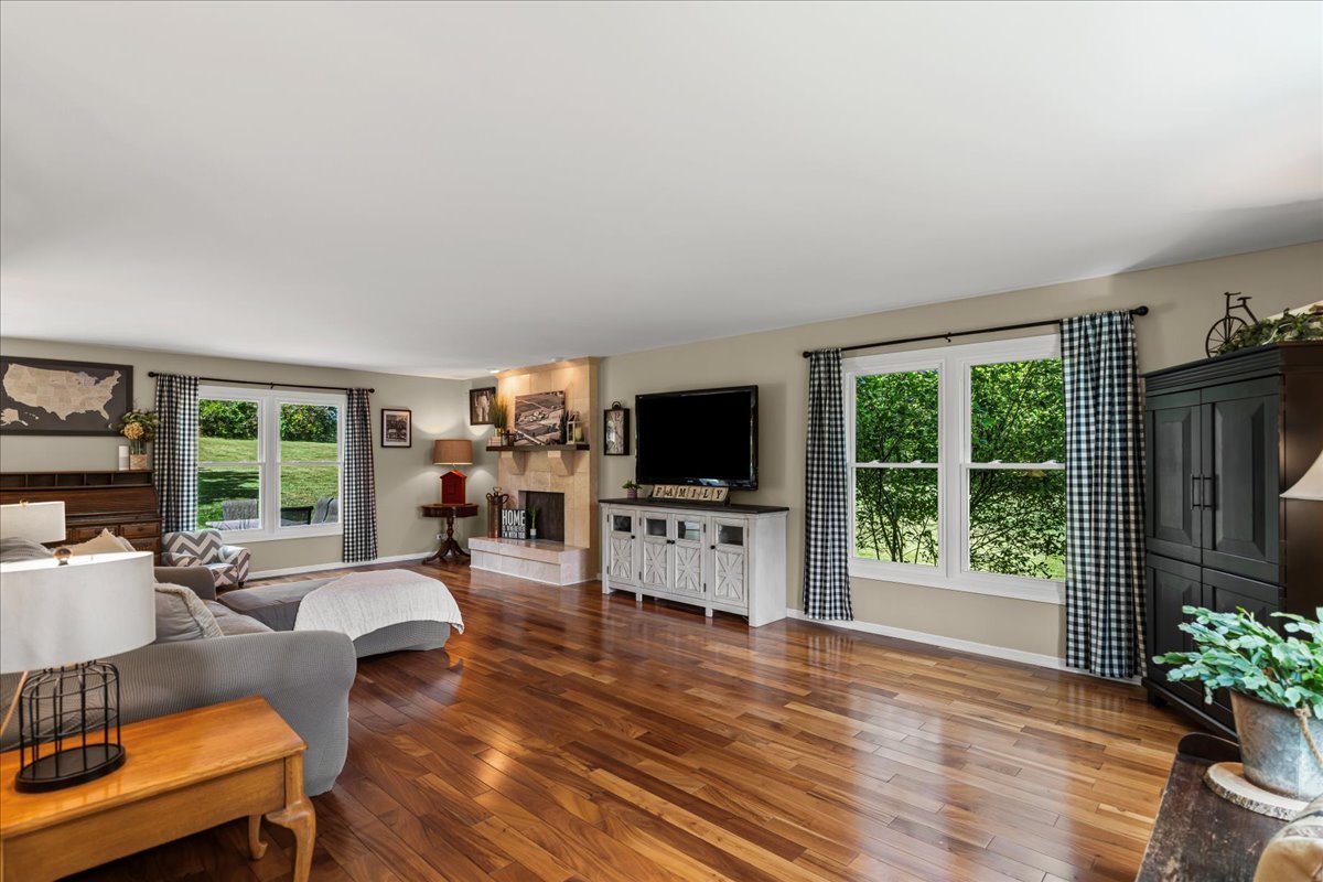 11111 Huron Drive Spring Grove, IL 60081 - Photo 4 of 21