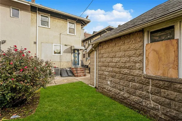 a view of a backyard with sitting area