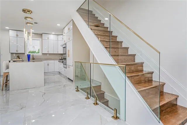 a view of entryway and kitchen