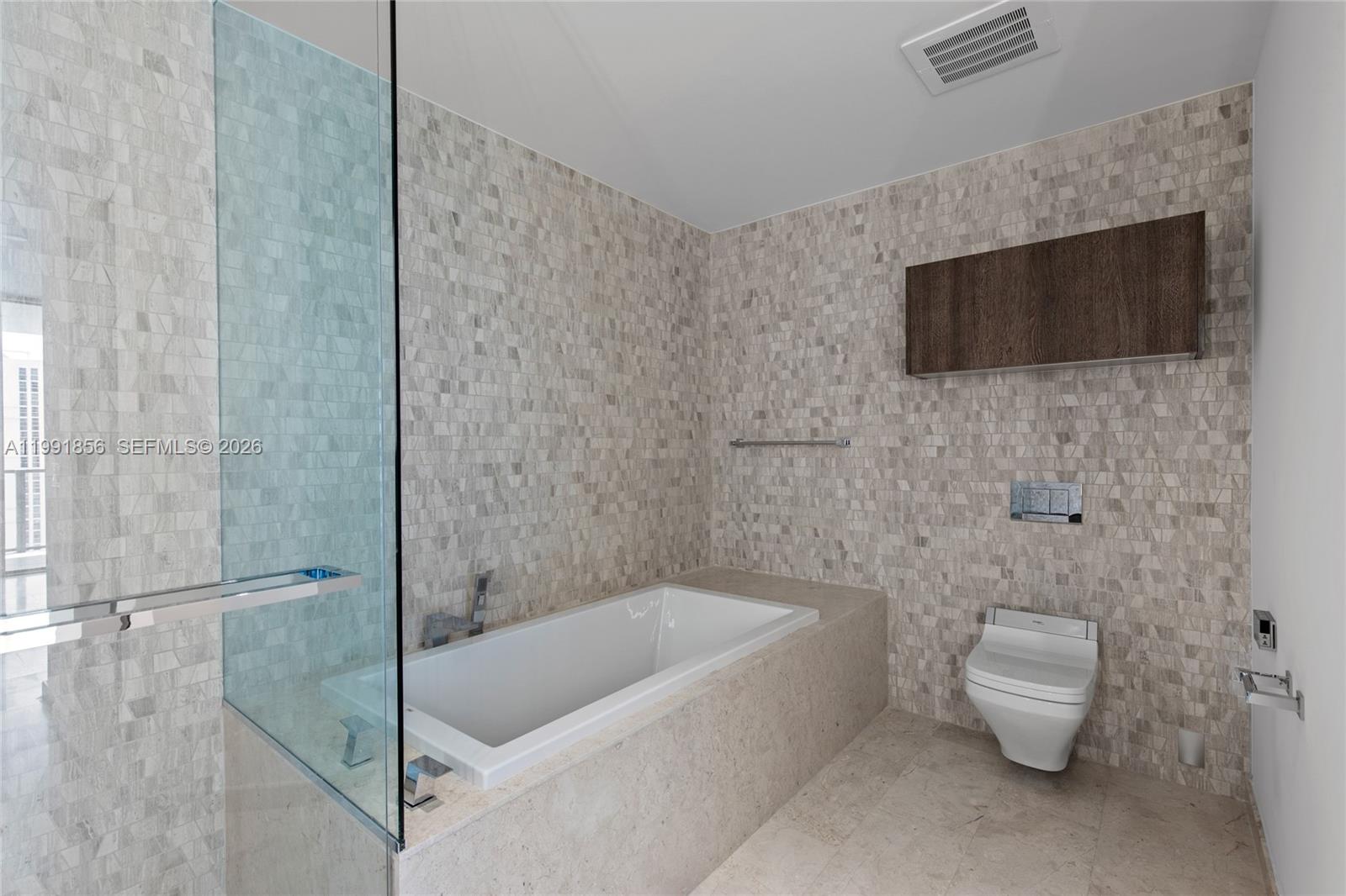 88 Southwest 7th Street, Unit 904 Miami, FL 33130 - Photo 14 of 26 a bathroom with a toilet sink and bathtub