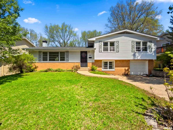 $250,000 | 2717 West Castle Court, Peoria, IL 61614