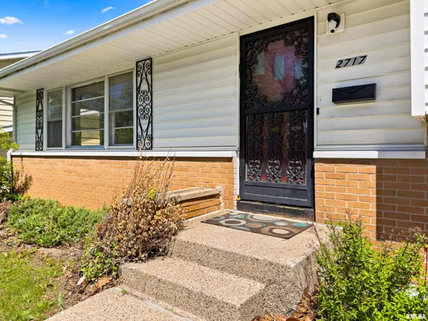 $250,000 | 2717 West Castle Court, Peoria, IL 61614