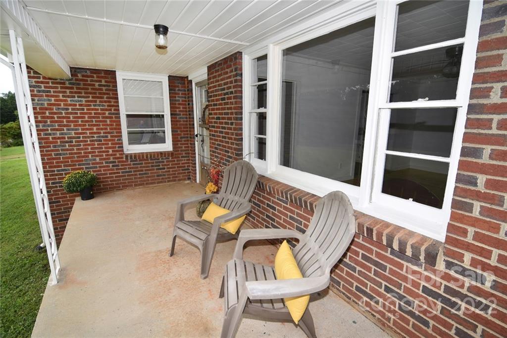 4950 Midway Sand Road Hickory, NC 28601 - Photo 4 of 31 Gallery Image 4