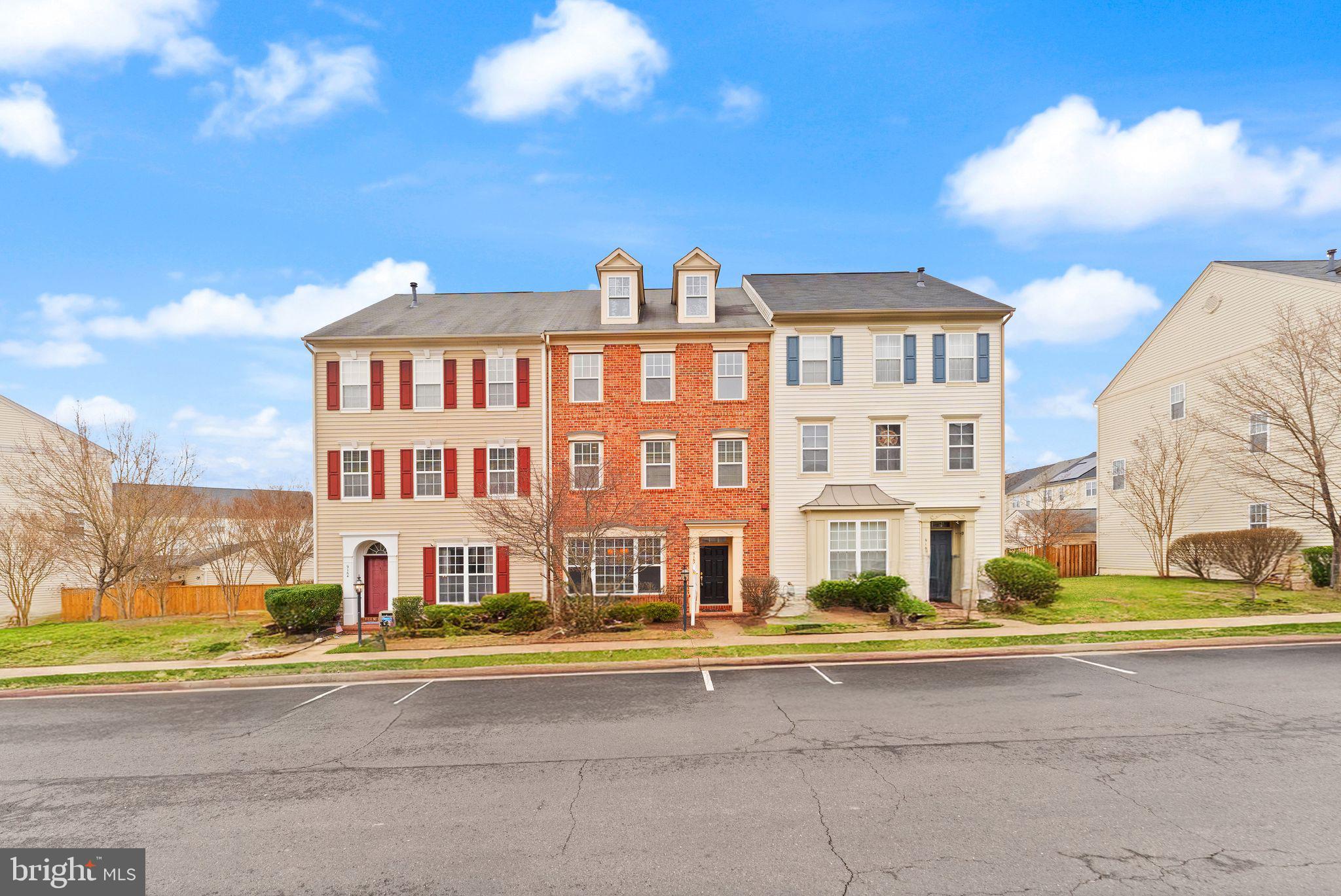 9162 Ribbon Falls Loop Bristow, VA 20136 - Photo 2 of 71 Gallery Image 2