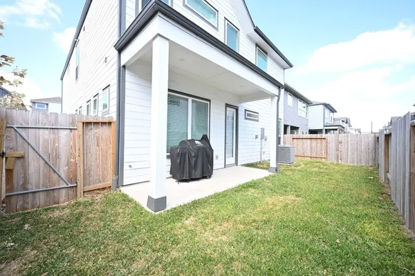 a view of a back yard of the house