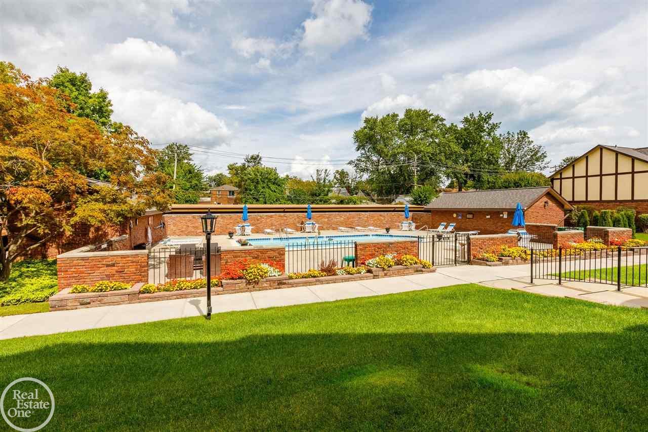 1720 Vernier Road, Unit 2 Grosse Pointe Woods, MI 48236 - Photo 5 of 35