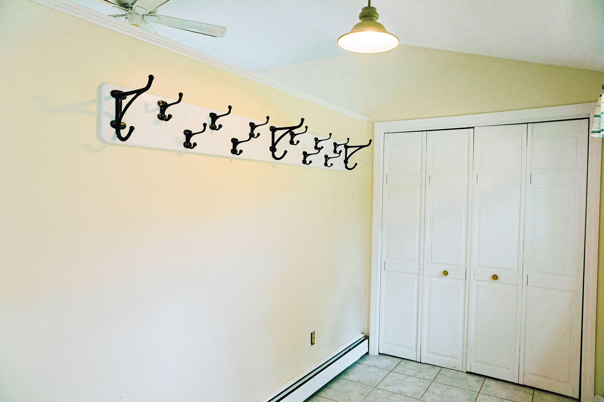 43 River Common Road Sabattus, ME 04280 - Photo 2 of 19 Entryway