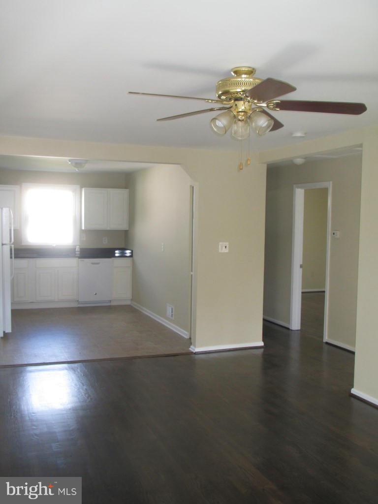 902 Homberg Avenue Baltimore, MD 21221 - Photo 12 of 12 Living Room