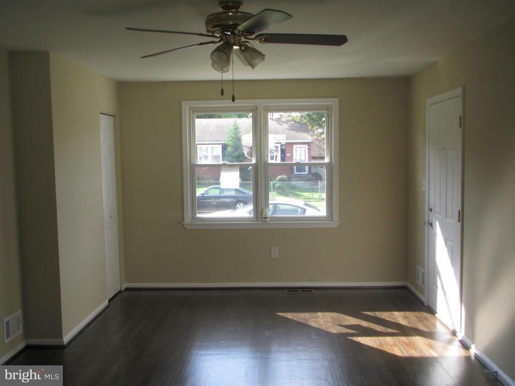 902 Homberg Avenue Baltimore, MD 21221 - Photo 3 of 12 Dining Room