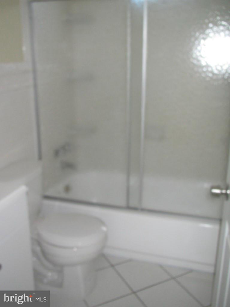 902 Homberg Avenue Baltimore, MD 21221 - Photo 8 of 12 Bath