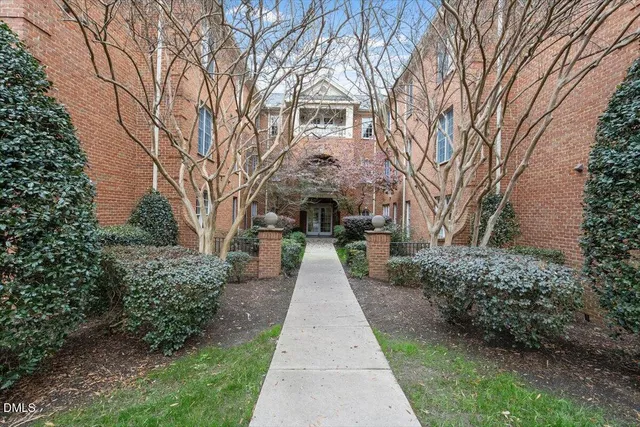 $899,000 | 432 West Barbee Chapel Road, Unit 432, Chapel Hill, NC 27517