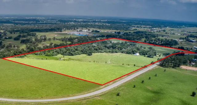 a view of an outdoor space