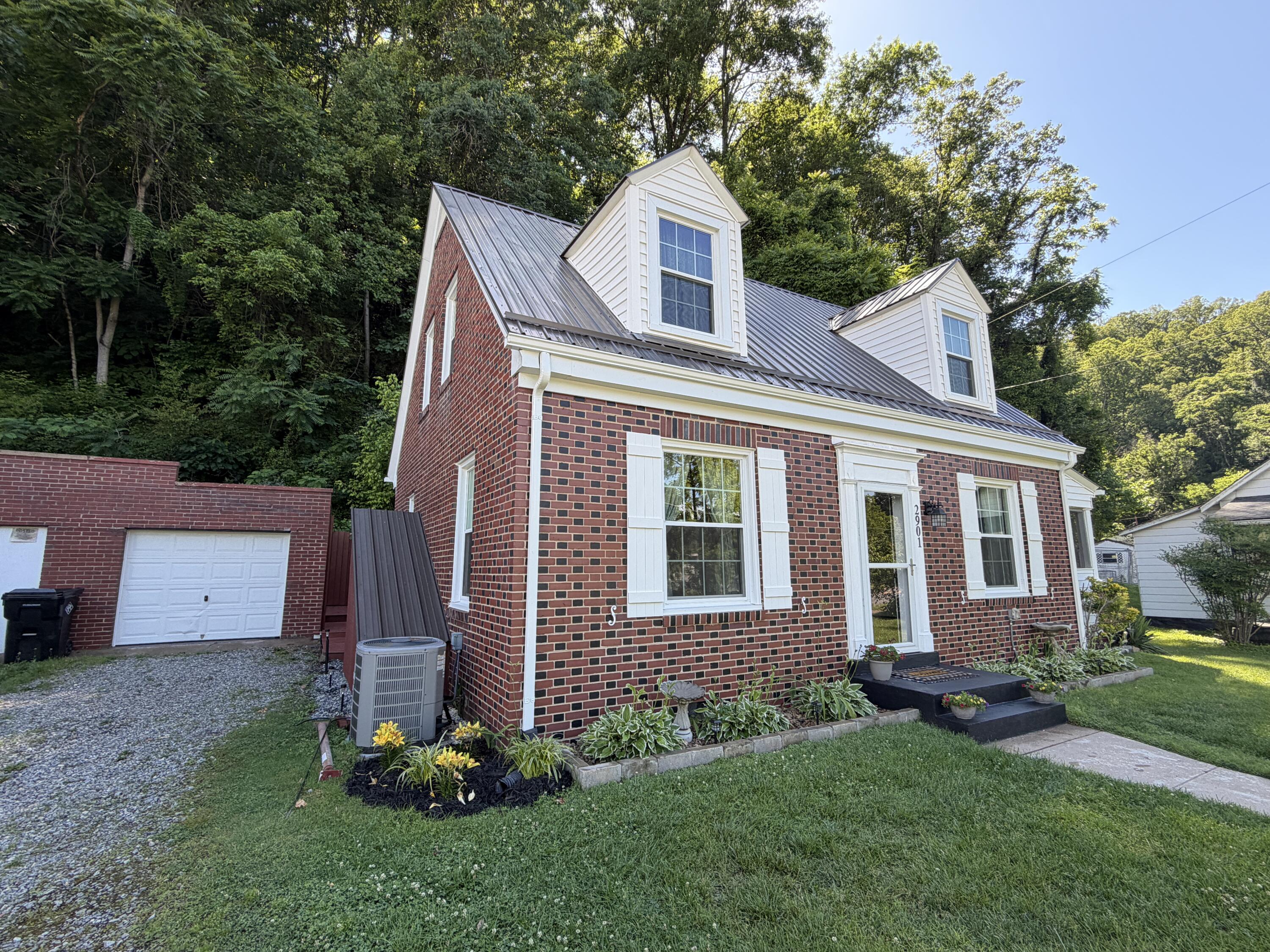 2901 Riverside Drive Bassett, VA 24055 - Photo 3 of 38 IMG_2844