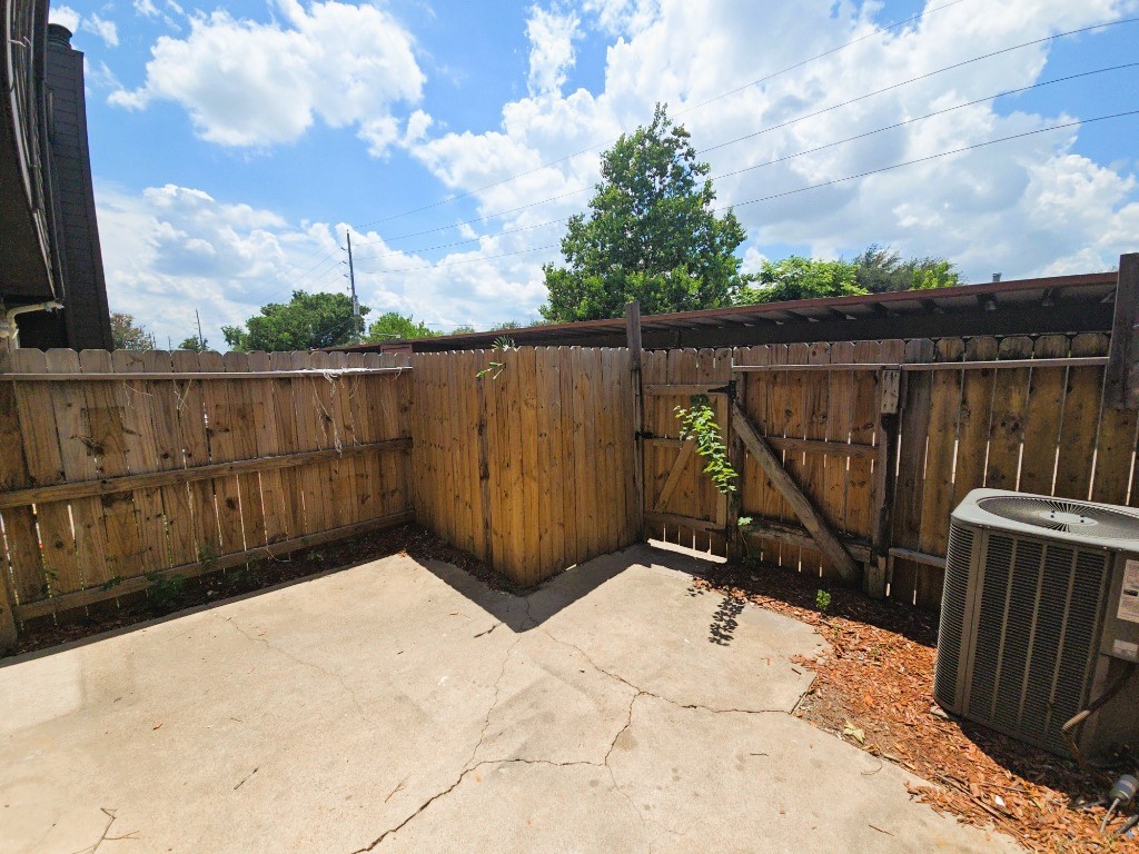 15625 Weldon Drive Houston, TX 77032 - Photo 22 of 25 a view of balcony and wooden fence