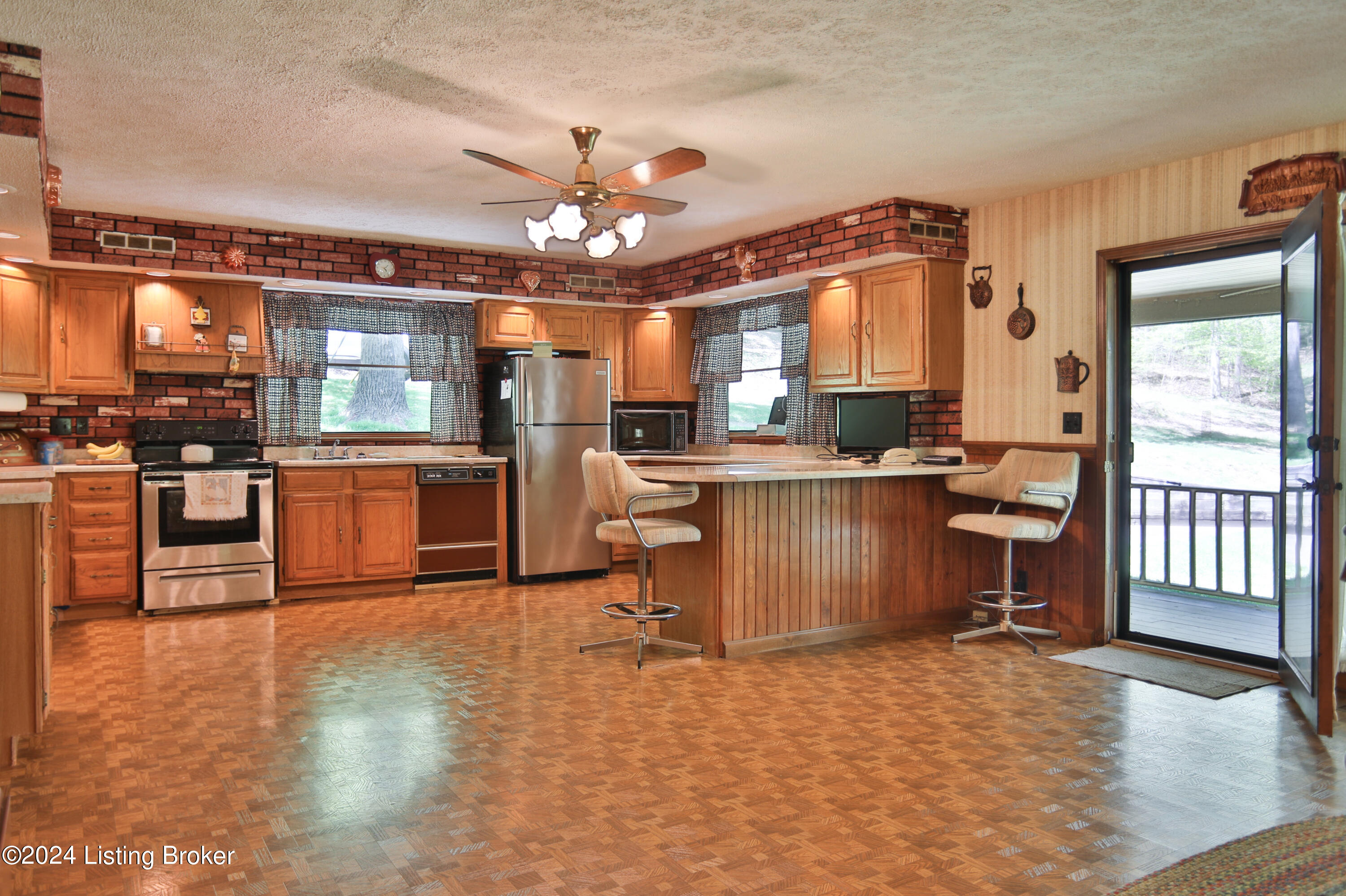 210 Rayhill Road Fairdale, KY 40118 - Photo 11 of 44 2015 Rayhill-44