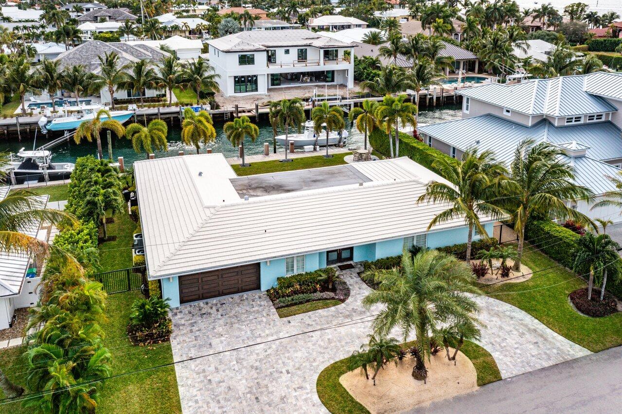 1041 Gulfstream Way Singer Island, FL 33404 - Photo 34 of 41 a view of a patio with couches table and chairs potted plants and large tree