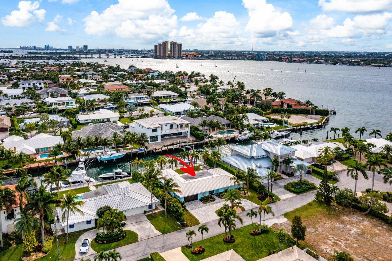 1041 Gulfstream Way Singer Island, FL 33404 - Photo 39 of 41 an aerial view of a city