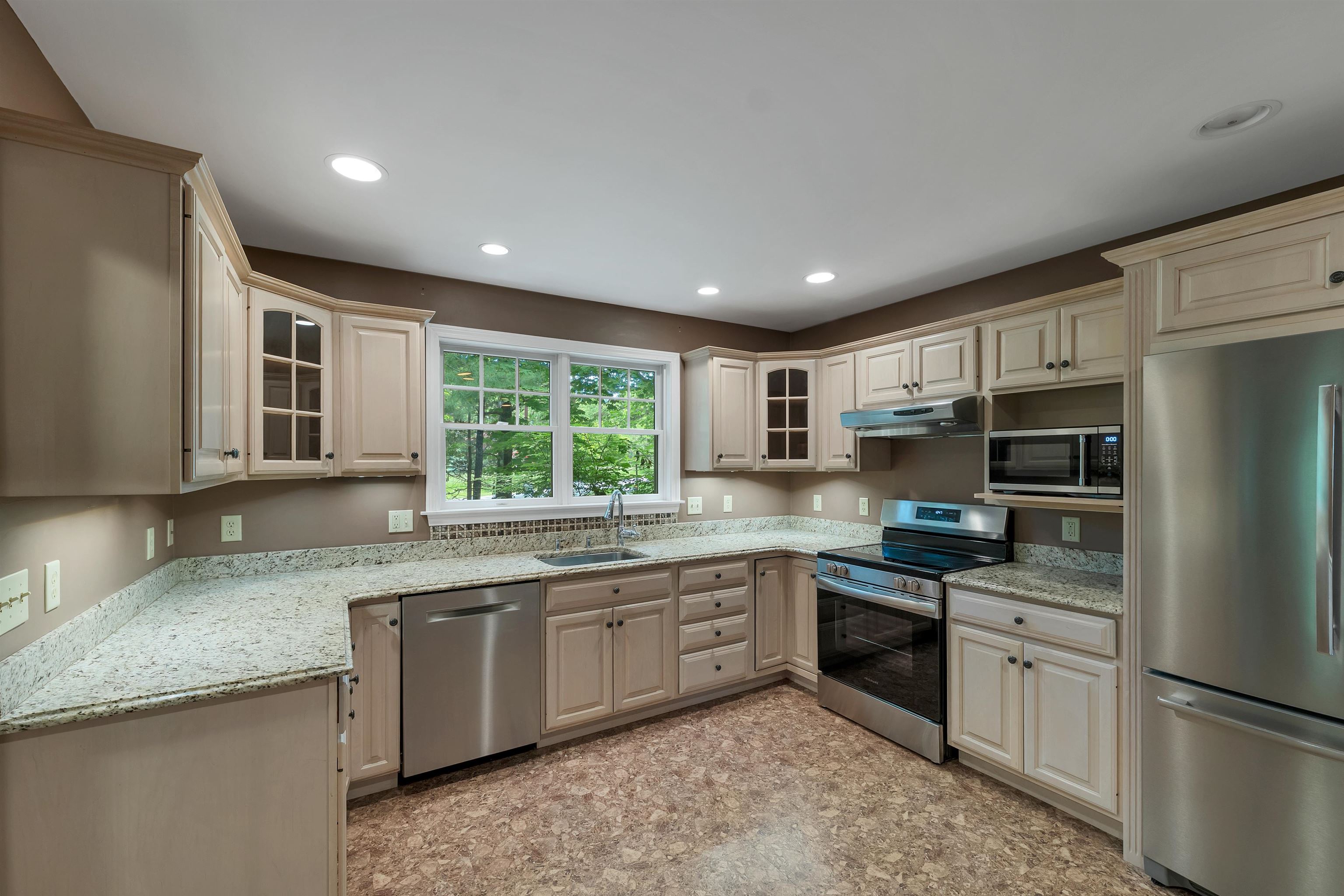 10 Shaws Lane Dover, NH 03820 - Photo 10 of 60