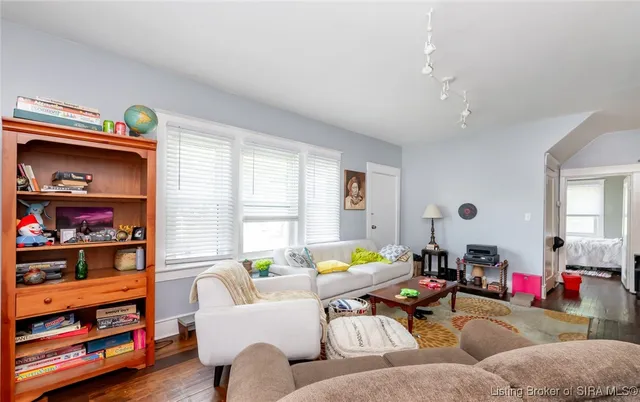 $299,900 | 1918 Charlestown Road, New Albany, IN 47150