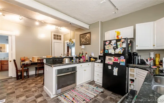 $299,900 | 1918 Charlestown Road, New Albany, IN 47150