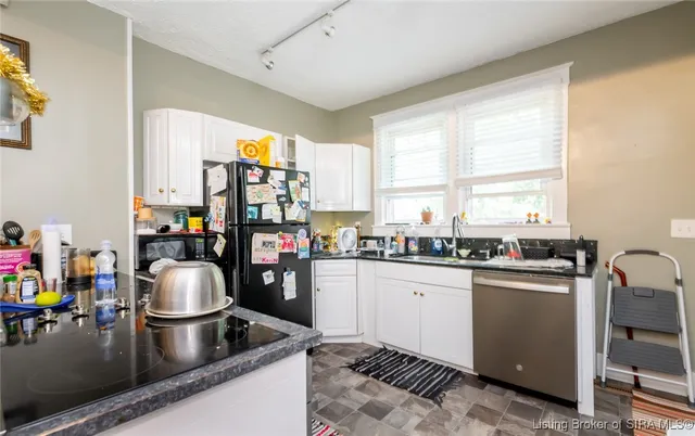 $299,900 | 1918 Charlestown Road, New Albany, IN 47150