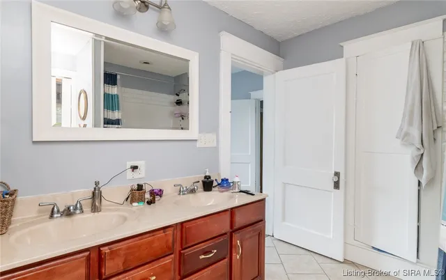 $299,900 | 1918 Charlestown Road, New Albany, IN 47150