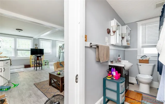 $299,900 | 1918 Charlestown Road, New Albany, IN 47150