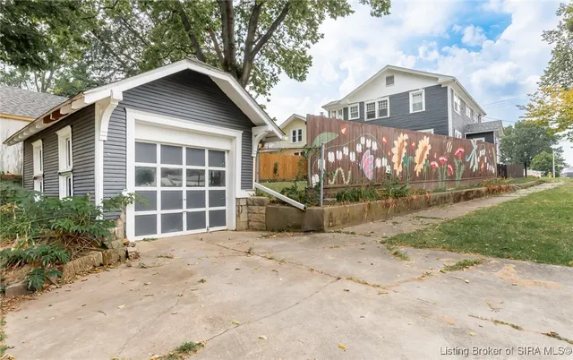 $299,900 | 1918 Charlestown Road, New Albany, IN 47150