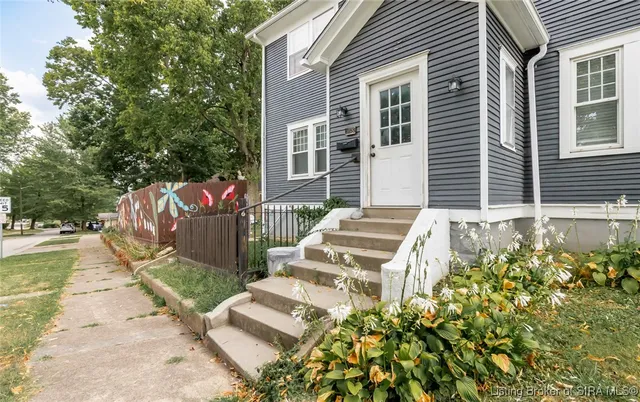 $299,900 | 1918 Charlestown Road, New Albany, IN 47150