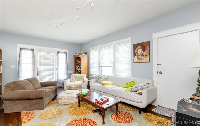 $299,900 | 1918 Charlestown Road, New Albany, IN 47150