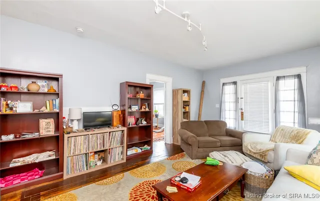 $299,900 | 1918 Charlestown Road, New Albany, IN 47150