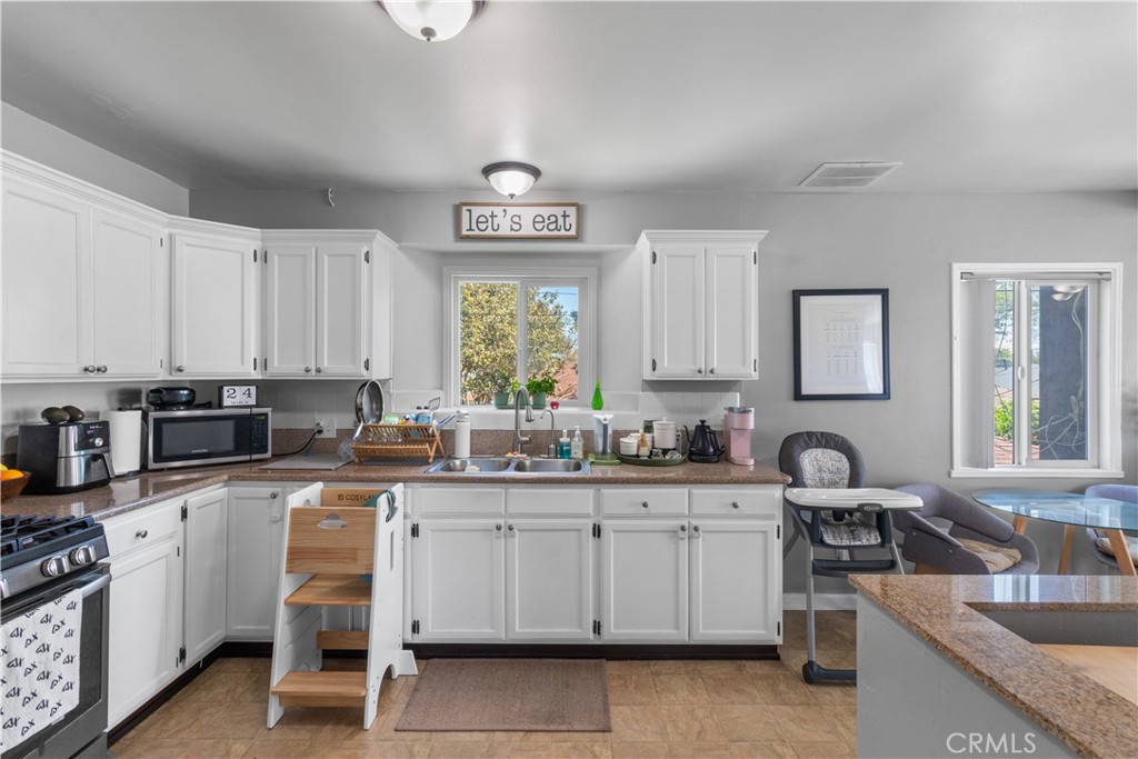 2898 Delta Avenue Long Beach, CA 90810 - Photo 27 of 63