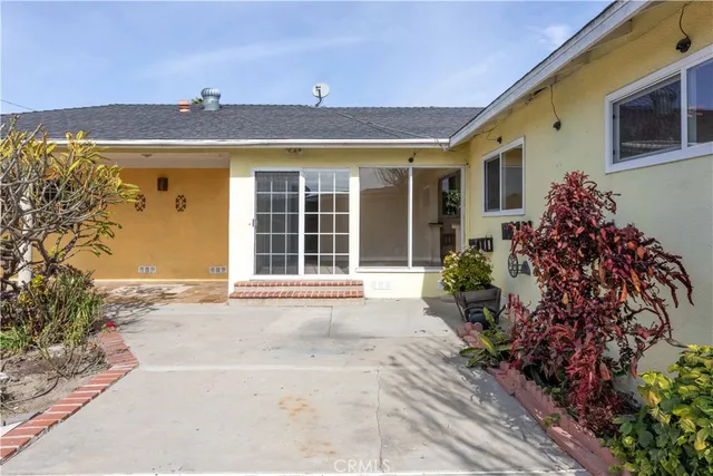 $1,133,000 | 2345 Palo Verde Avenue, Long Beach, CA 90815