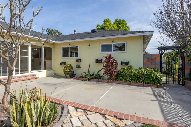 $1,133,000 | 2345 Palo Verde Avenue, Long Beach, CA 90815