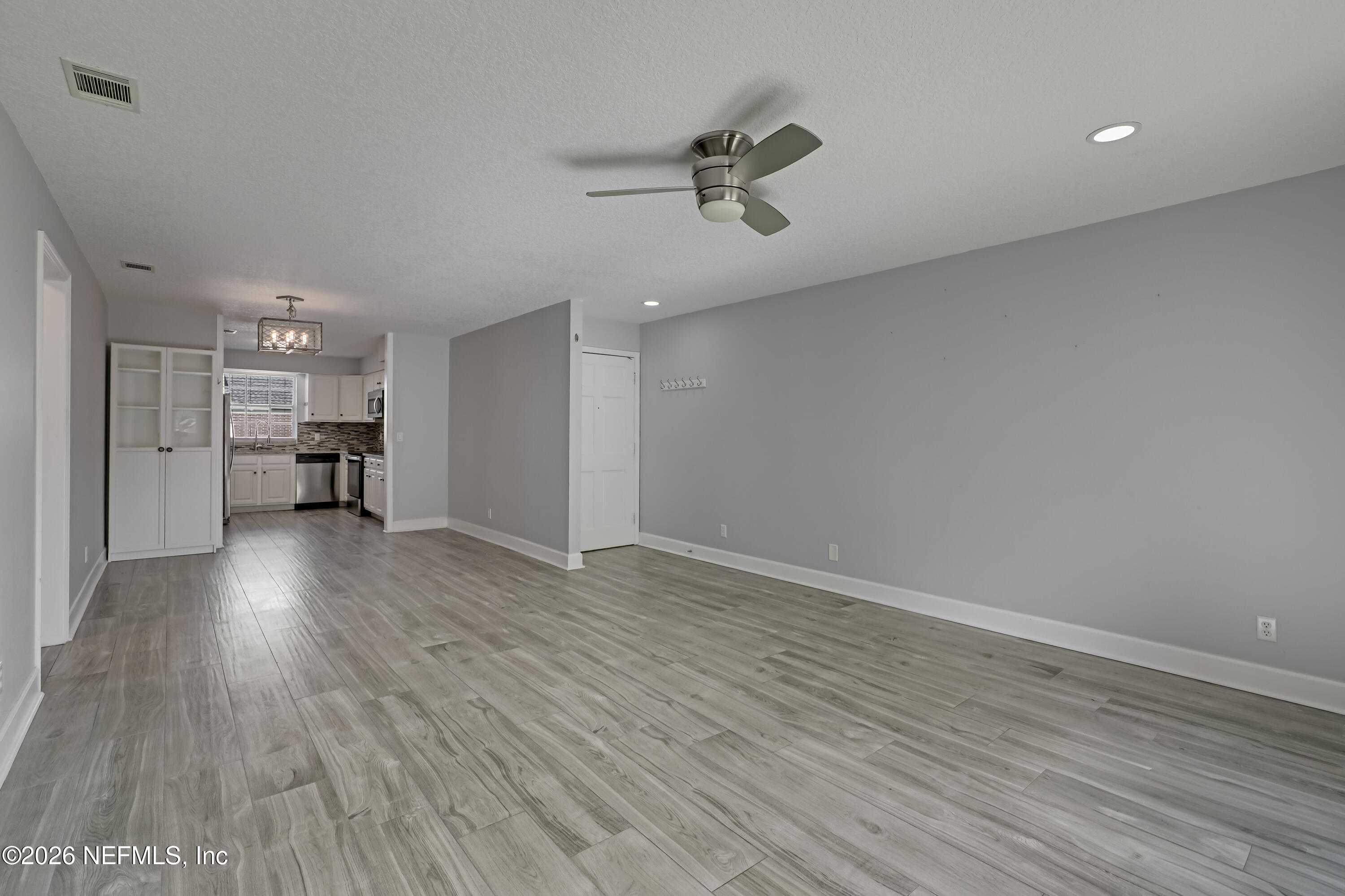 4915 Baymeadows Road, Unit 8H Jacksonville, FL 32217 - Photo 14 of 40 13 Living Room