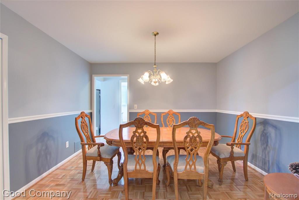 864 Preswick Court Rochester Hills, MI 48307 - Photo 18 of 47