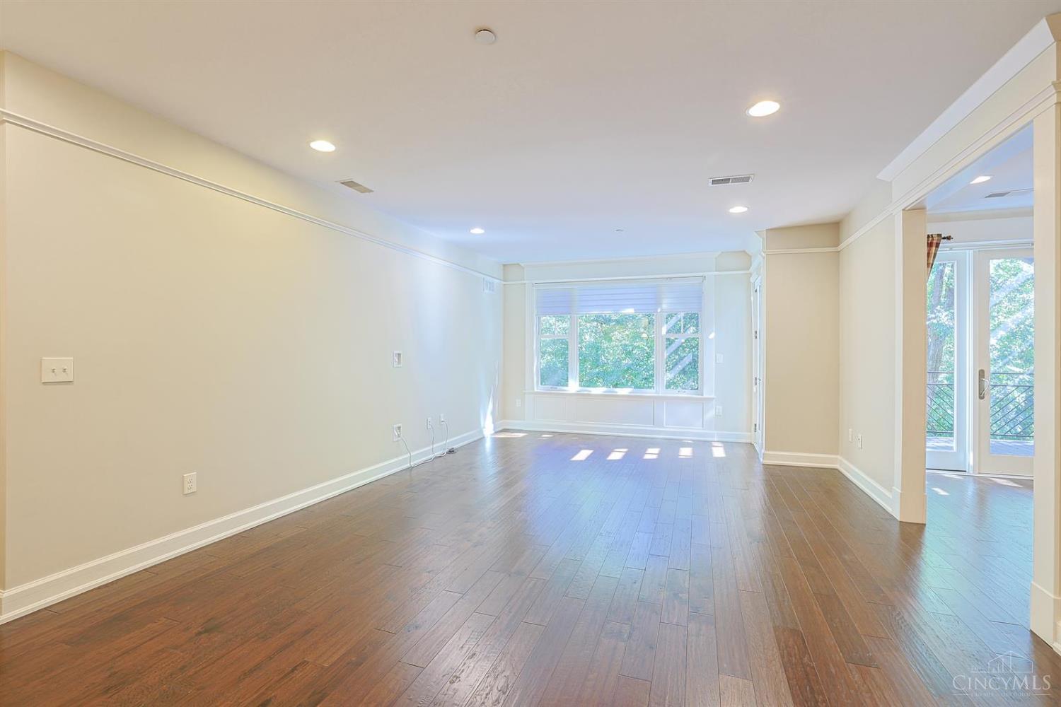 3942 Miami Road, Unit 203 Cincinnati, OH 45227 - Photo 8 of 39 Gallery Image 8
