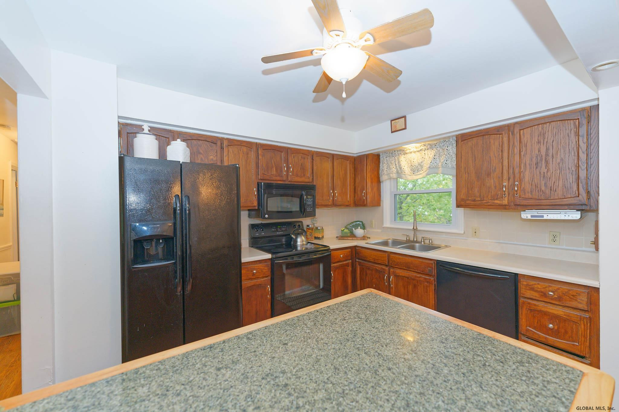 926 Randall Road Niskayuna, NY 12309 - Photo 6 of 13 Photo 6