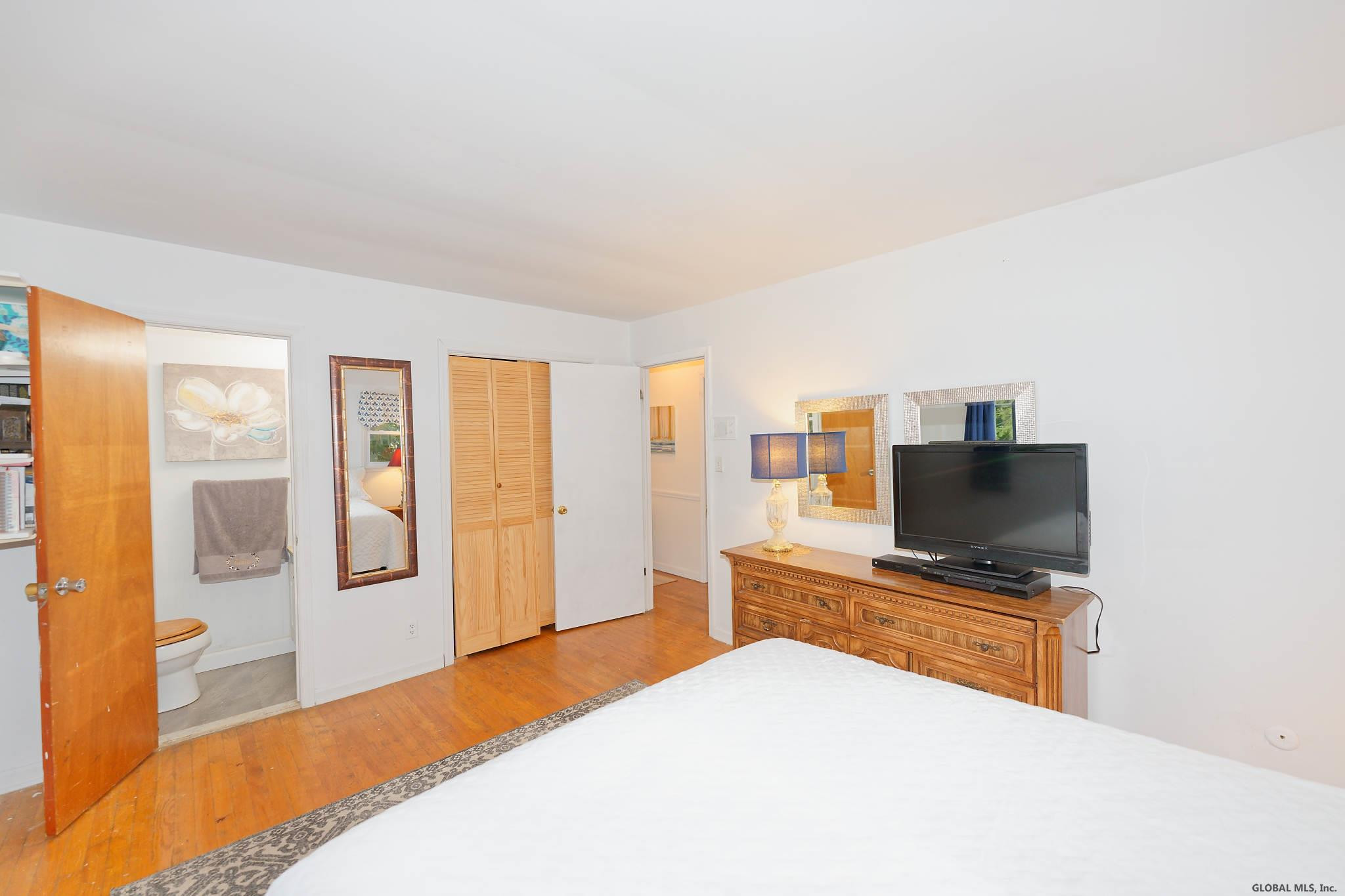 926 Randall Road Niskayuna, NY 12309 - Photo 9 of 13 Photo 9