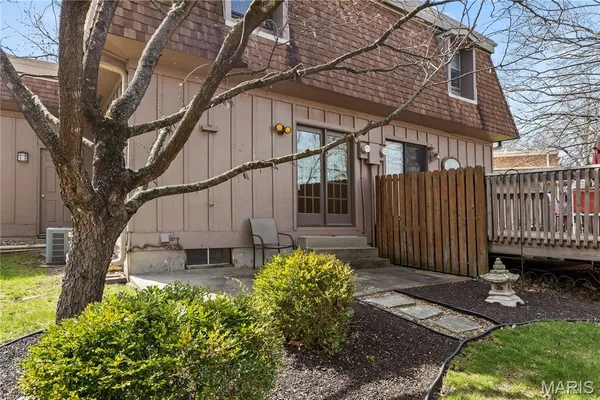 $200,000 | 2430 Charente Drive, Maryland Heights, MO 63043
