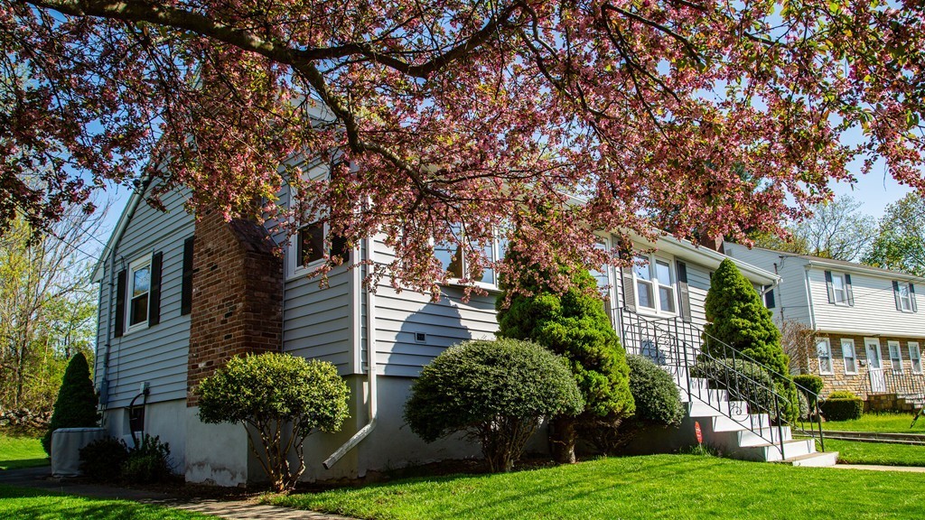 9 Standish Road Stoneham, MA 02180 - Photo 2 of 17 Gallery Image 2