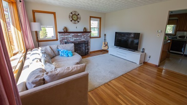 9 Standish Road Stoneham, MA 02180 - Photo 3 of 17 Gallery Image 3