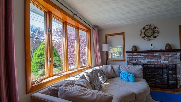 9 Standish Road Stoneham, MA 02180 - Photo 4 of 17 Gallery Image 4