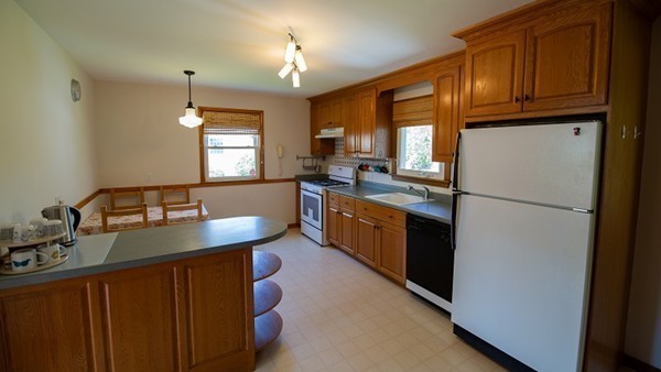 9 Standish Road Stoneham, MA 02180 - Photo 6 of 17 Gallery Image 6