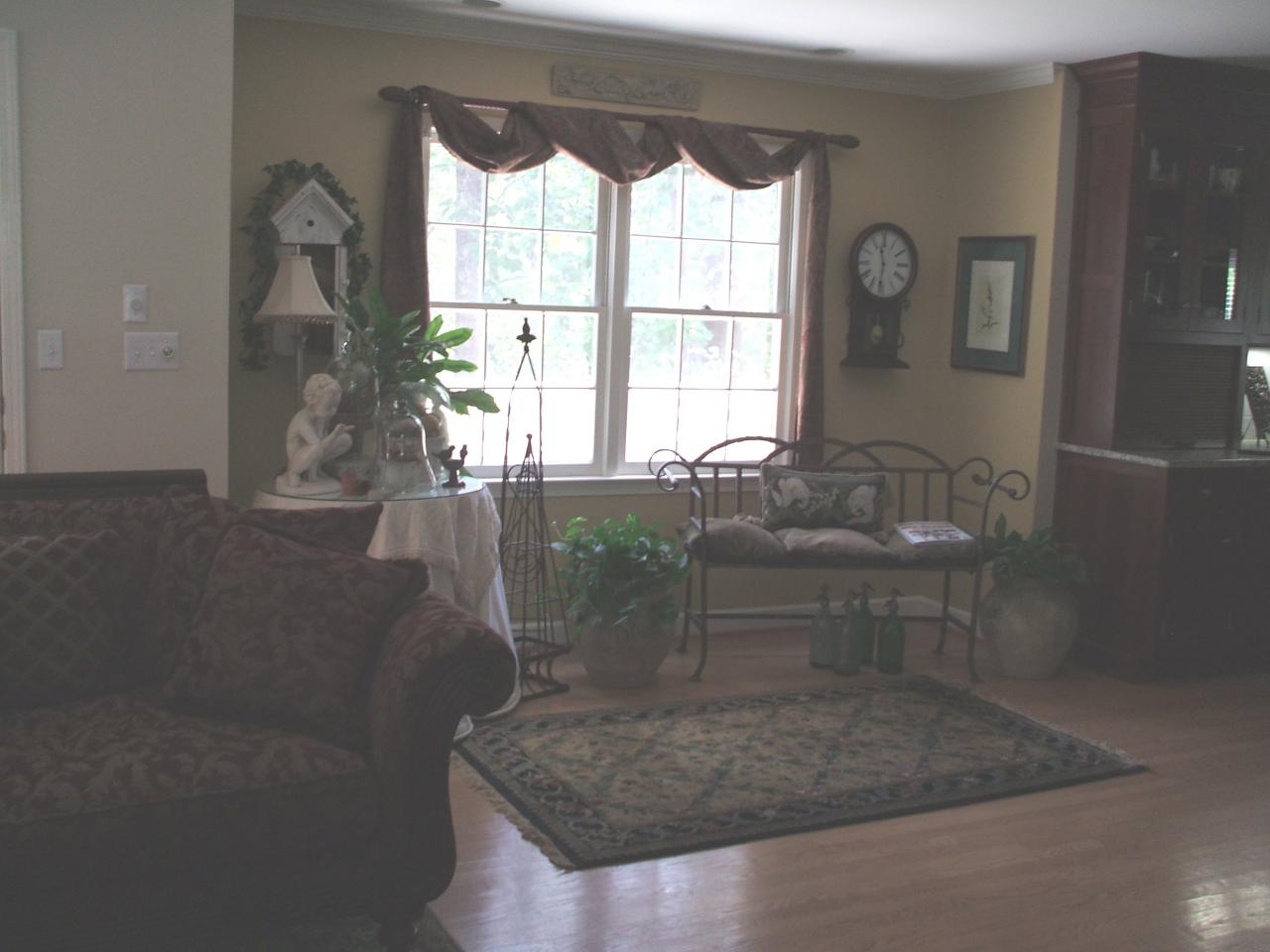1540 Eton Road Southwest Roanoke, VA 24018 - Photo 13 of 14 SITTING AREA