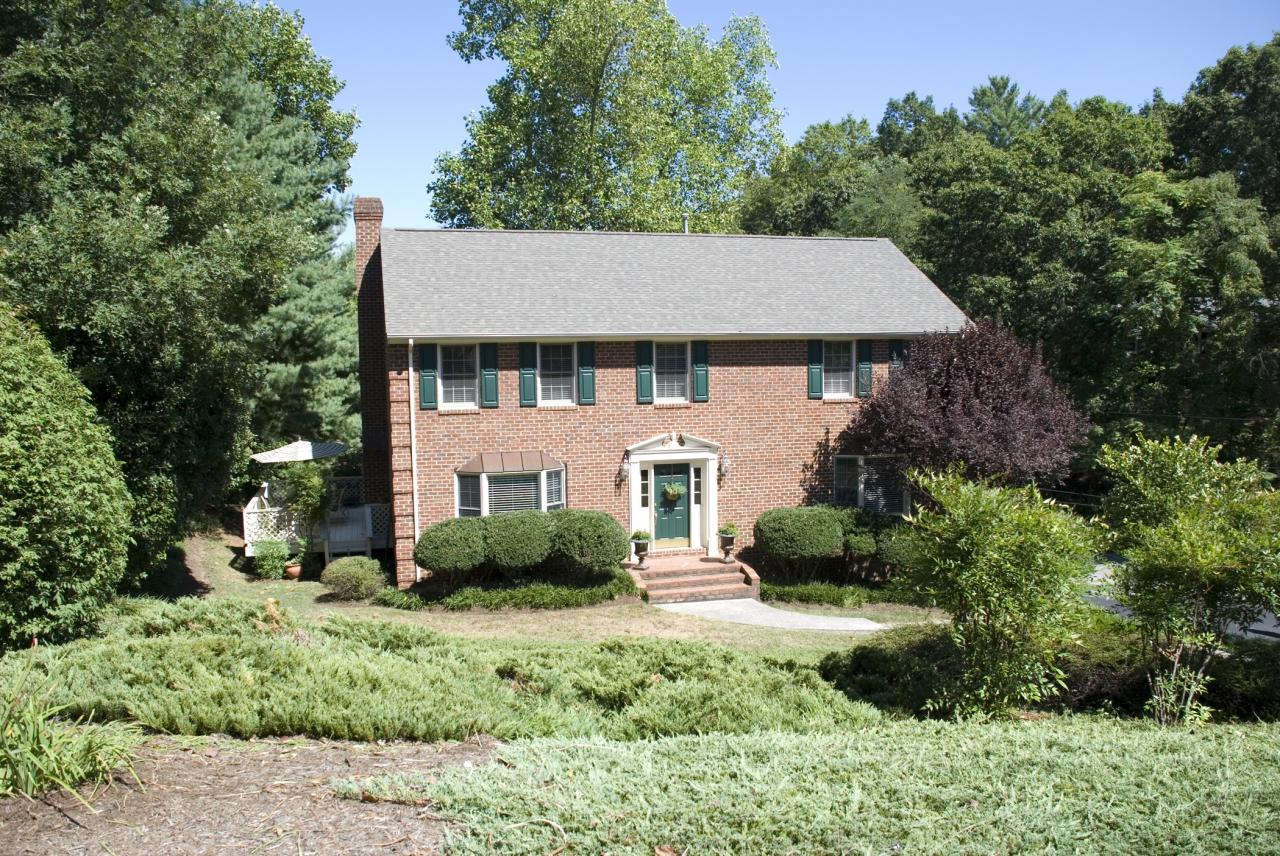 1540 Eton Road Southwest Roanoke, VA 24018 - Photo 2 of 14 FRONT EXTERIOR