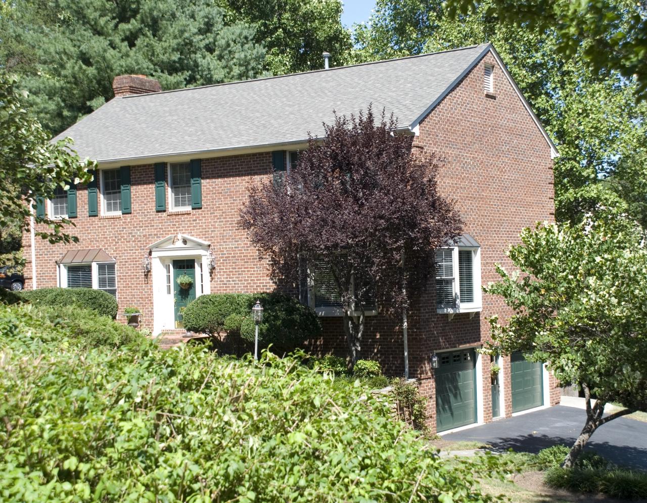 1540 Eton Road Southwest Roanoke, VA 24018 - Photo 3 of 14 FRONT
