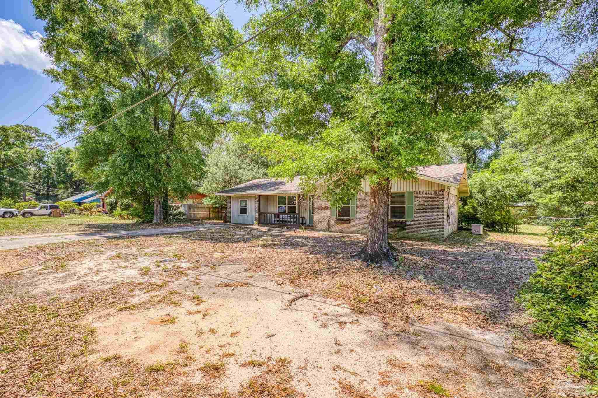 4281 Tomahawk Trail Milton, FL 32583 - Photo 41 of 42 a view of a house with yard and sitting area