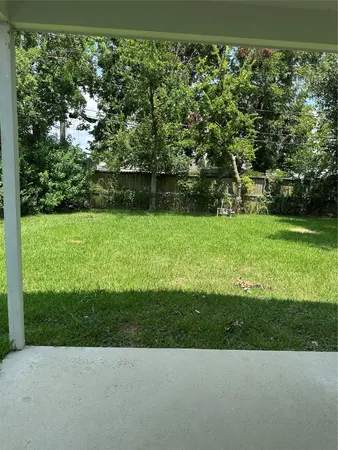 a view of yard with green space